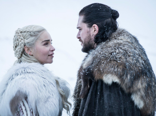 Illustration for article titled Las primeras fotos de la temporada 8 de Juego de Tronos revelan el regreso de Varys y a todos muy preocupados